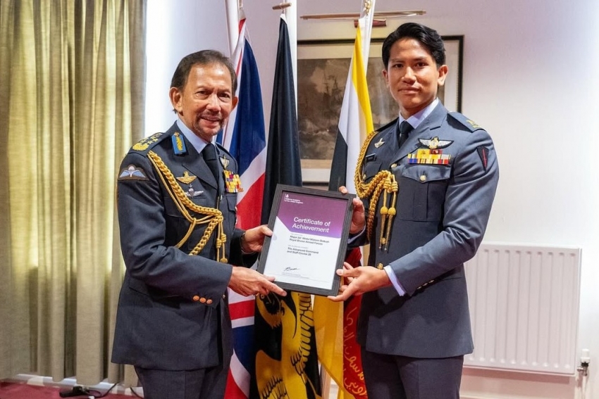 Quốc vương Brunei bổ nhiệm con trai 34 tuổi làm ngoại trưởng