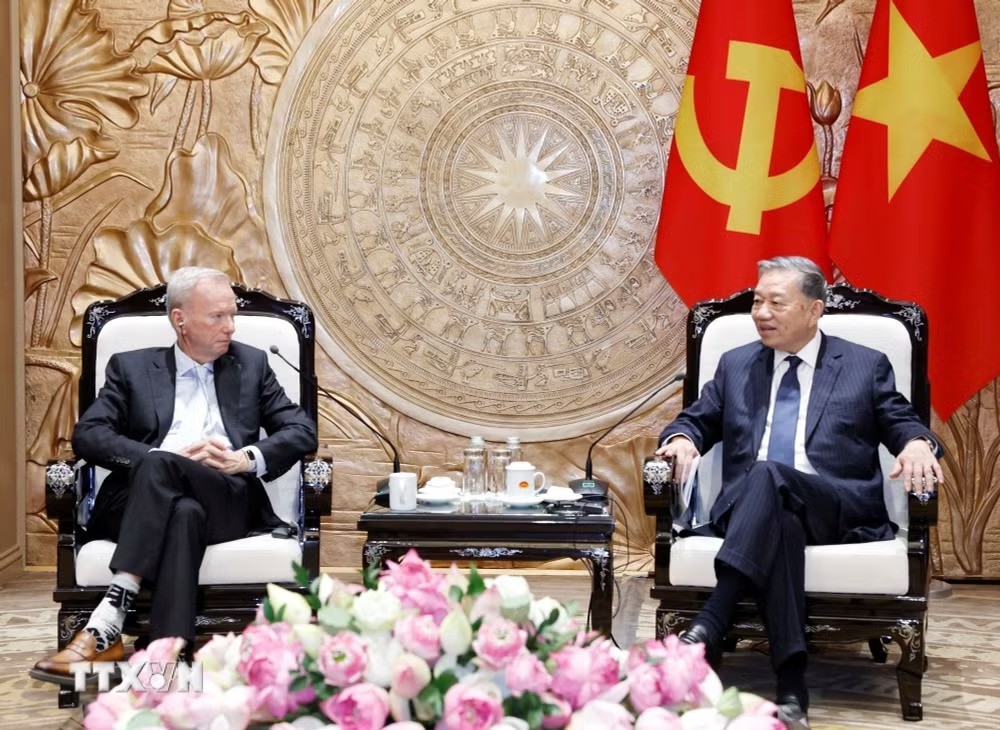 Tổng Bí thư, Chủ tịch nước đề nghị ông Eric Schmidt và đoàn chuyên gia tiếp tục quan tâm, hỗ trợ Việt Nam xây dựng tầm nhìn, chính sách và hệ sinh thái phát triển trí tuệ nhân tạo