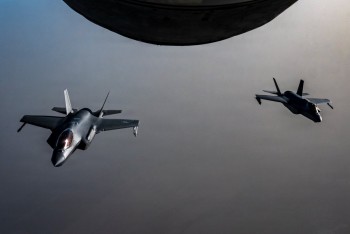 Mỹ tiếp tục bắn hạ UAV Iran ở Eo biển Hormuz, Tehran cảnh báo