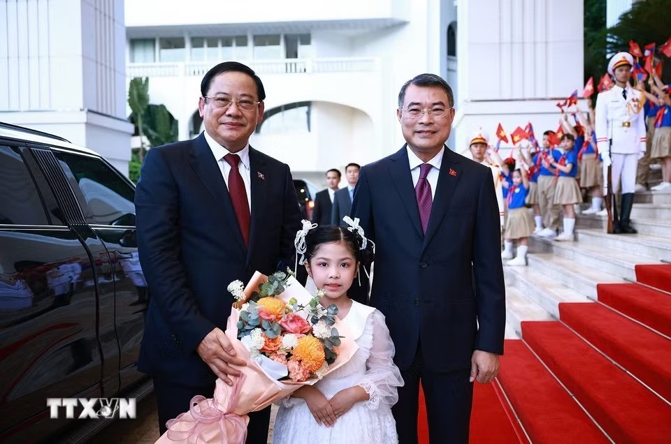 Thủ tướng Lê Minh Hưng chủ trì lễ đón chính thức Thủ tướng Lào