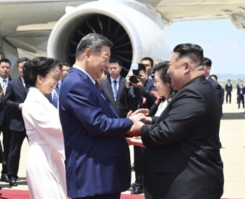 Ông Kim Jong Un ra sân bay đón ông Tập Cận Bình