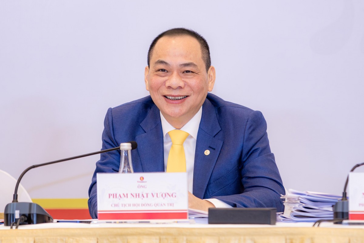 Chủ tịch Phạm Nhật Vượng trả lời cổ đông tại ĐHĐCĐ thường niên năm 2026. Ảnh: Vingroup.