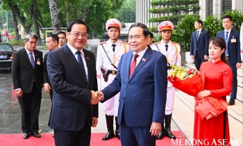 Chủ tịch Quốc hội Trần Thanh Mẫn hội kiến Thủ tướng Lào