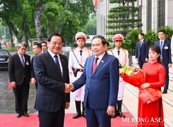 Chủ tịch Quốc hội Trần Thanh Mẫn hội kiến Thủ tướng Lào