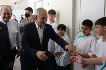 Israel và Iran tuyên bố tạm ngừng tấn công trả đũa