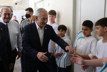 Israel và Iran tuyên bố tạm ngừng tấn công trả đũa