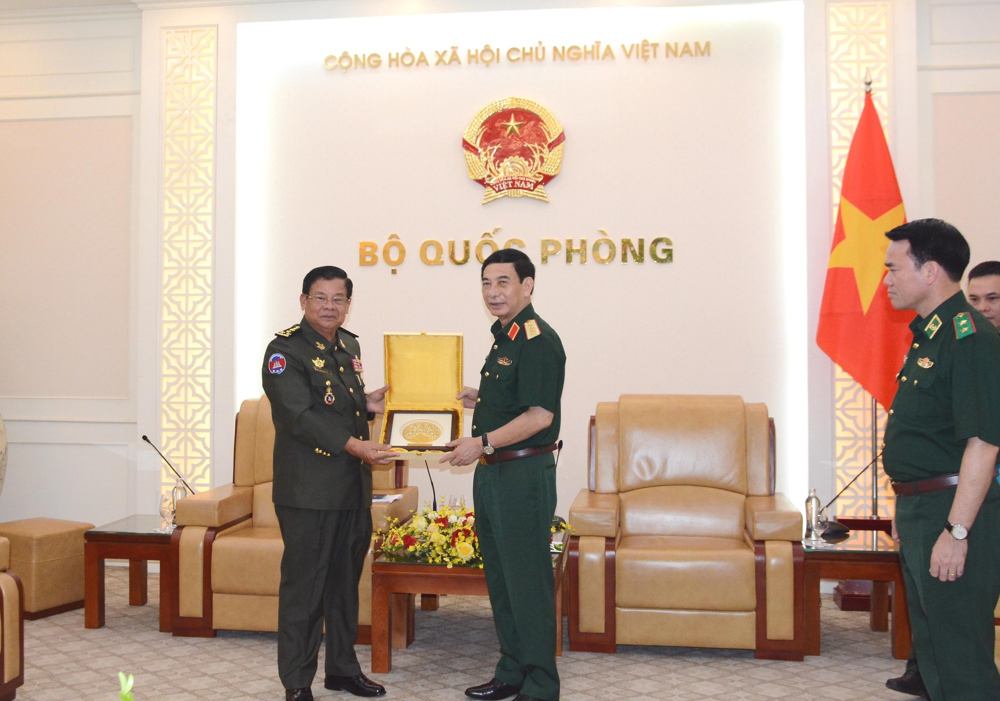 Thúc đẩy trụ cột hợp tác quốc phòng giữa Việt Nam với Lào, Campuchia