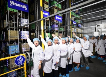 Vinamilk đón thế hệ 'đồng niên' tham quan nhà máy