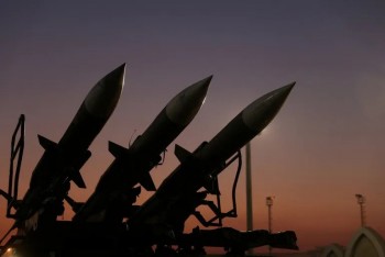 Iran tuyên bố tập kích vào loạt căn cứ Mỹ tại Trung Đông