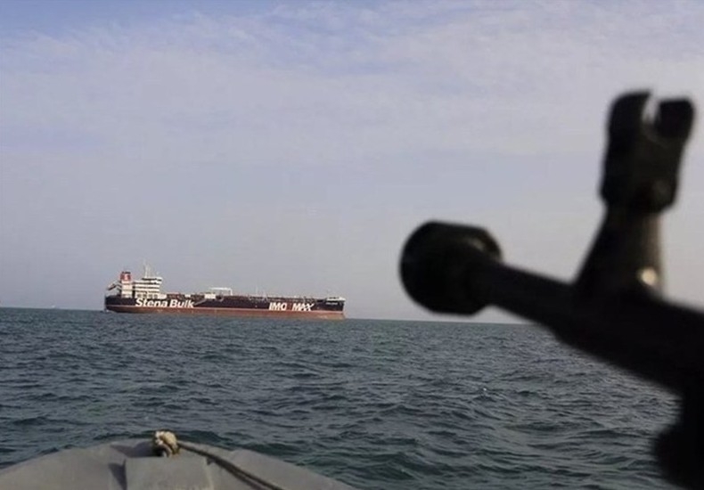 Iran tuyên bố đóng cửa Eo biển Hormuz sau đòn không kích của Mỹ