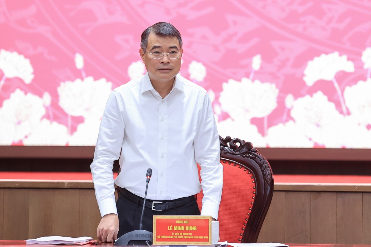 Thủ tướng đề nghị Thành phố cần liên tục rà soát kịch bản tăng trưởng 6 tháng cuối năm 2026 để giao chỉ tiêu, nhiệm vụ cụ thể cho các sở, ngành, xã, phường - Ảnh: VGP
