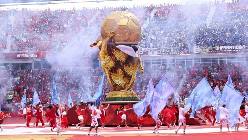 Mô hình World Cup gặp sự cố ngay lễ khai mạc ở Canada