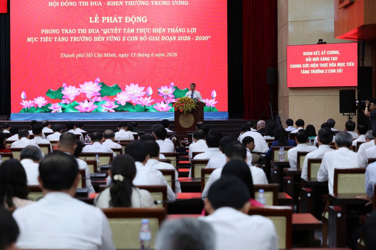 Thủ tướng: Mỗi người dân hãy coi thi đua trở thành một hành động tự giác, một nhu cầu tự thân và xuất phát từ trong những việc làm nhỏ nhất; từ việc làm tốt hơn công việc hằng ngày, sáng tạo hơn trong lao động. Ảnh: VGP.