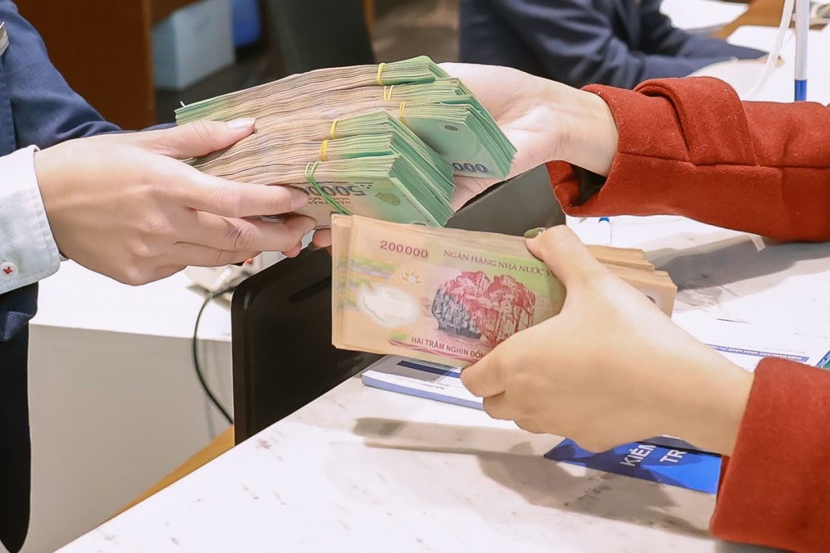 Dòng tiền ngân hàng: Người dân tăng gửi, doanh nghiệp giảm giữ tiền