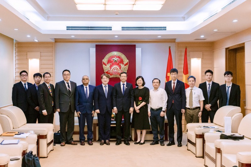 Thứ trưởng Bộ Khoa học và Công nghệ Lê Xuân Định đã có buổi làm việc với đoàn công tác của Ngân hàng Phát triển châu Á (ADB) do ông Kim Dongil, Giám đốc điều hành ADB phụ trách Việt Nam và một số quốc gia châu Á, dẫn đầu.