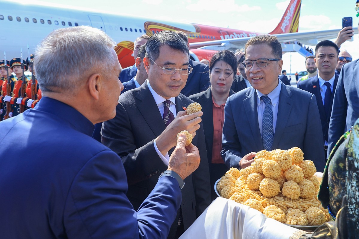 Thủ tướng Lê Minh Hưng đến Kazan, bắt đầu chuyến công tác tại Nga