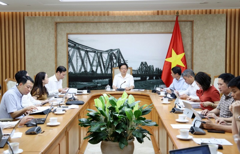 Tại trụ sở Chính phủ, Phó Thủ tướng Hồ Quốc Dũng chủ trì họp về dự thảo Nghị định quy định chi tiết và biện pháp thi hành Luật Công nghệ cao và các văn bản nợ ban hành của Bộ Khoa học và Công nghệ trong 6 tháng đầu năm 2026.