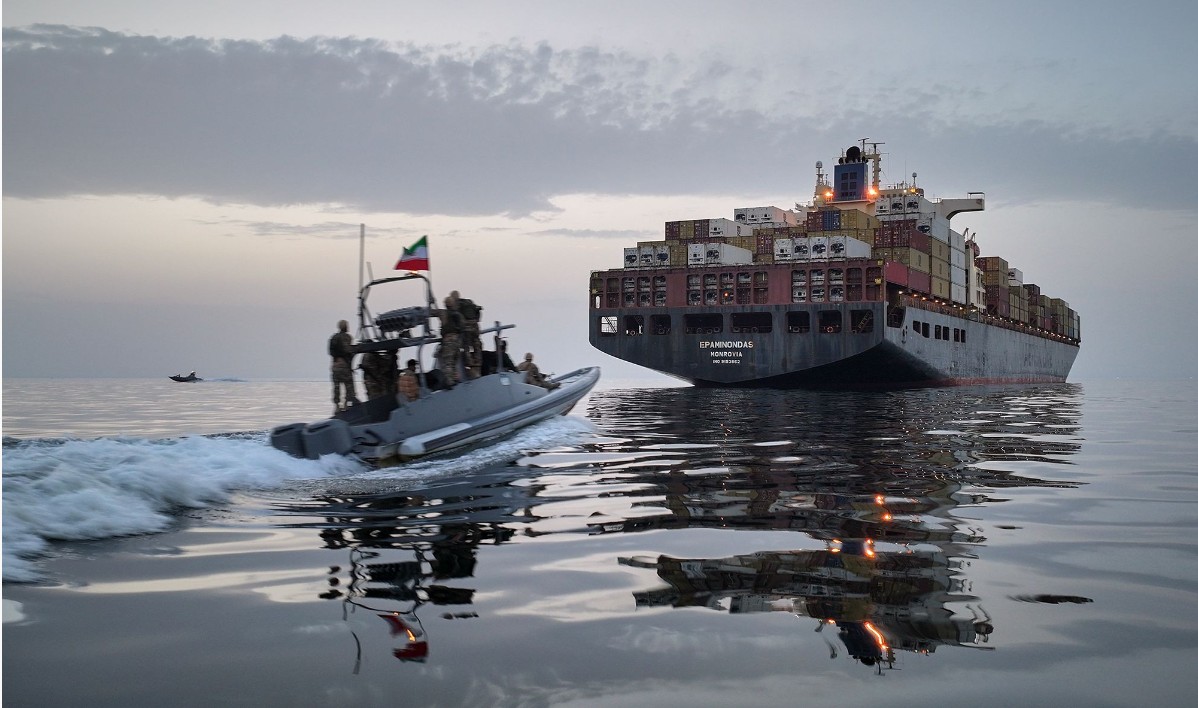 Iran miễn phí quá cảnh Eo biển Hormuz trong 60 ngày