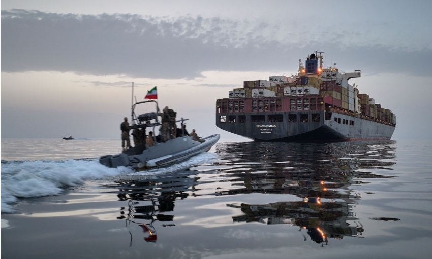 Iran miễn phí quá cảnh Eo biển Hormuz trong 60 ngày