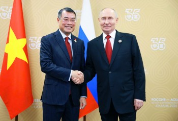 Thủ tướng Lê Minh Hưng hội kiến Tổng thống Nga Vladimir Putin