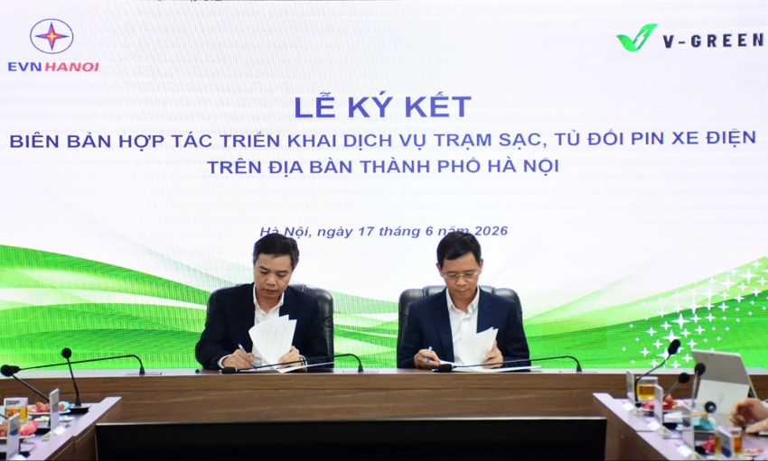 V-Green hợp tác với EVNHANOI triển khai 10.000 tủ đổi pin xe máy điện