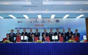 Petrovietnam ký hai hợp đồng khai thác dầu khí mới