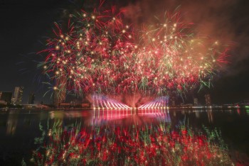DIFF 2026: Hai sắc màu pháo hoa trong đêm hội ánh sáng trên sông Hàn