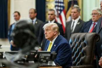 Ông Trump: Mỹ có thể thu phí tàu thuyền qua Eo biển Hormuz