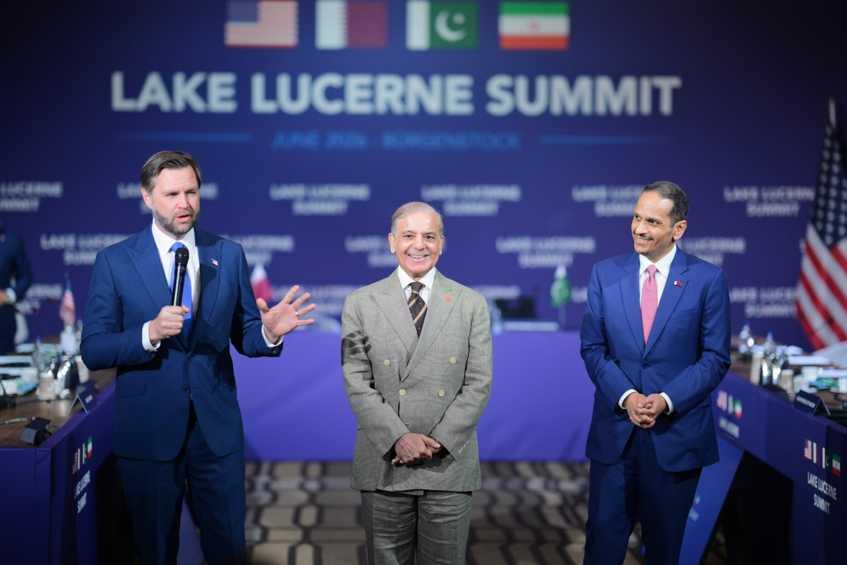Từ trái sang phải: Phó Tổng thống Mỹ JD Vance, Thủ tướng Pakistan Shehbaz Sharif và Thủ tướng kiêm Ngoại trưởng Qatar Mohammed bin Abdulrahman Al Thani. Ảnh: X/@GovtofPakistan (tài khoản X của Văn phòng Chính phủ Pakistan)
