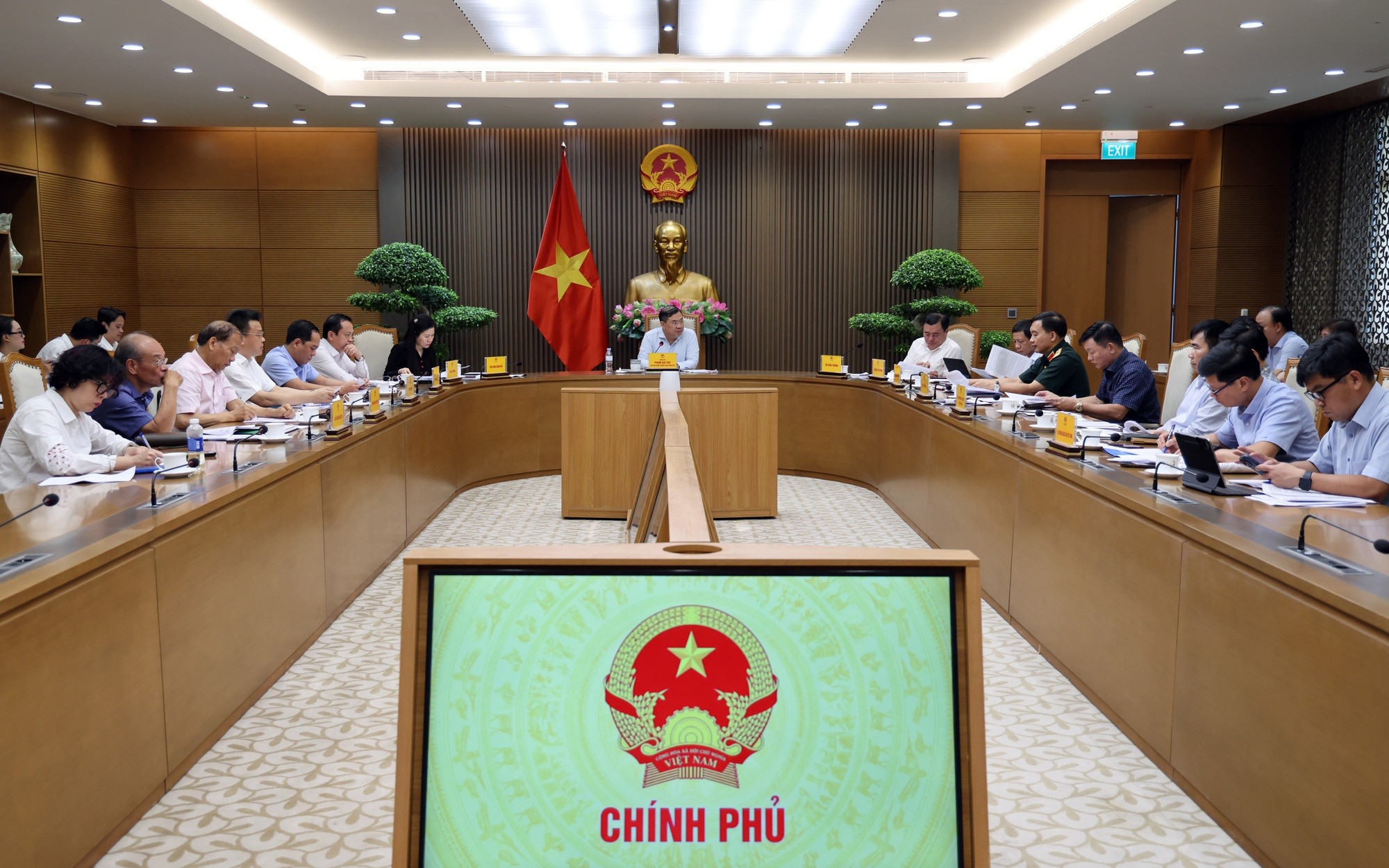 Phó Thủ tướng Thường trực Phạm Gia Túc chủ trì cuộc họp. Nguồn: VGP.