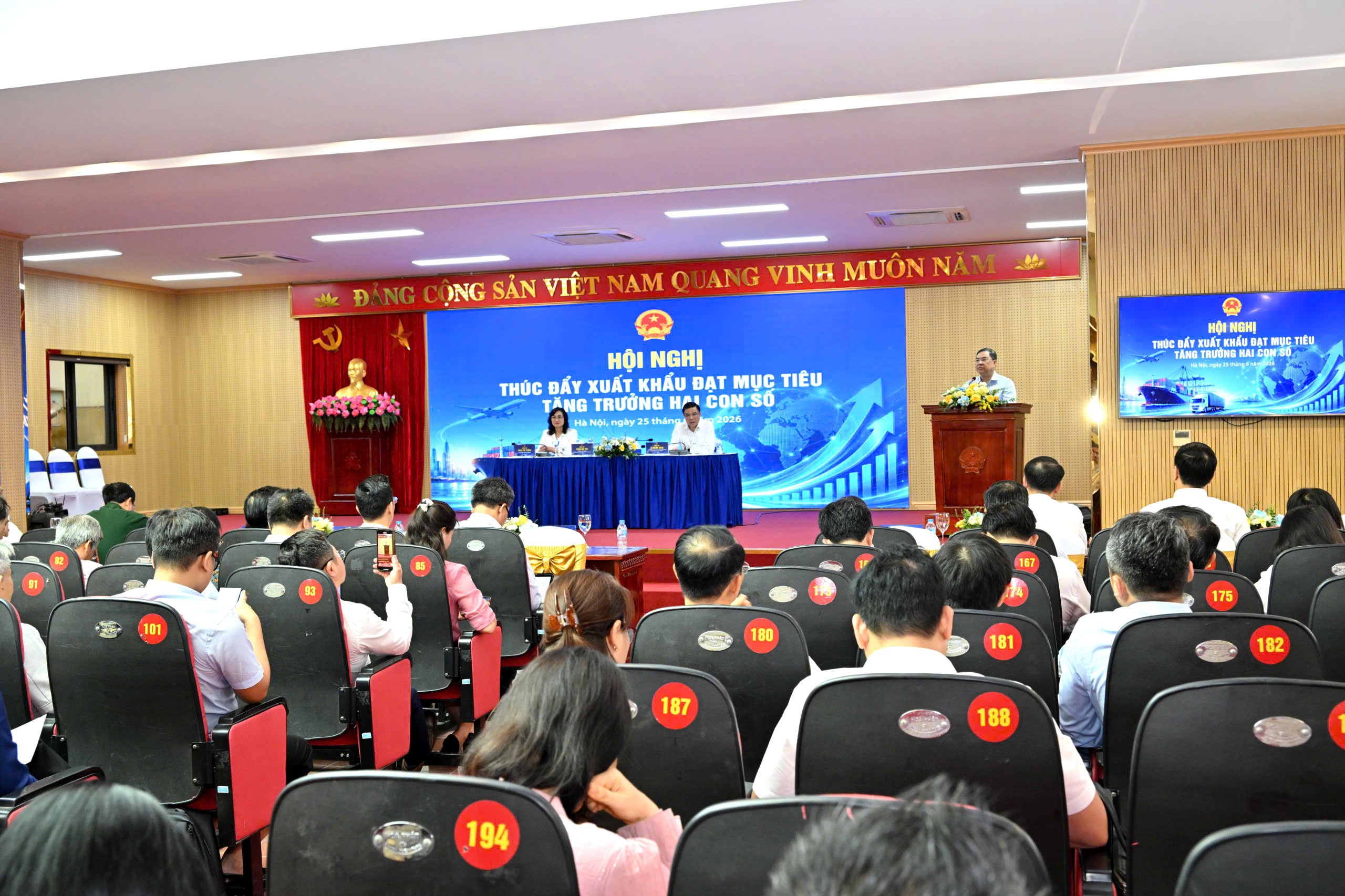 Những nhiệm vụ trọng tâm để thúc đẩy xuất khẩu tăng trưởng hai con số