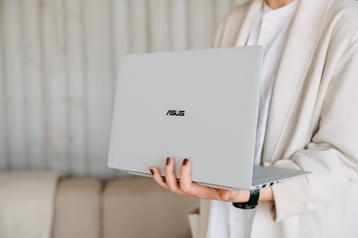 ASUS ra mắt ExpertBook Ultra, đón nhu cầu nâng cấp AI PC