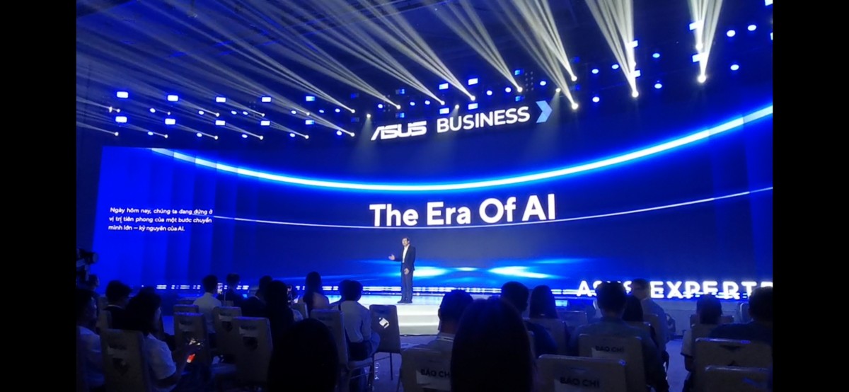 ASUS ra mắt ExpertBook Ultra, laptop AI cho doanh nghiệp