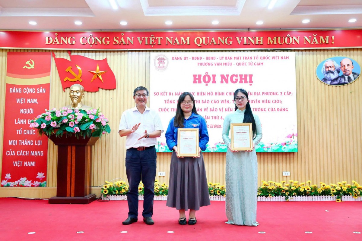 Tác giả Trần Thảo Ngân - Đảng viên chi bộ Tạp chí Mekong ASEAN cũng đạt giải phụ Thí sinh nhỏ tuổi nhất tham dự Cuộc thi chính luận bảo vệ nền tảng tư tưởng của Đảng lần thứ 6 năm 2026 trên địa bàn phường Văn Miếu - Quốc Tử Giám.