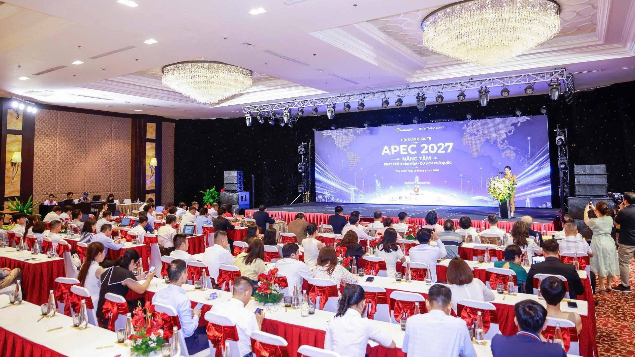 Hội thảo quy tụ các nhà quản lý, chuyên gia, doanh nghiệp và nhà khoa học cùng hiến kế giải pháp đưa đảo ngọc phát triển bền vững, nâng cao năng lực cạnh tranh sau Tuần lễ Cấp cao APEC 2027 - Ảnh: VGP/ĐĐK