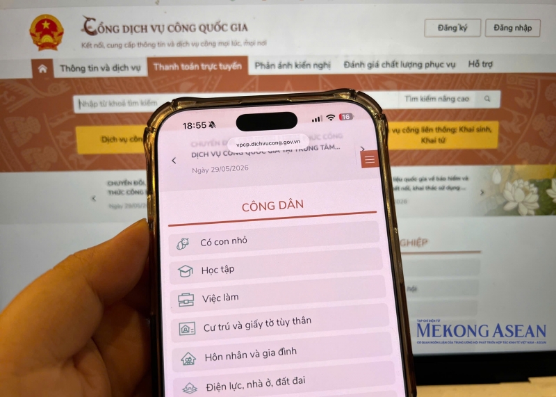 Đối với các dịch vụ công trực tuyến đã kết nối với cơ sở dữ liệu quốc gia, cơ sở dữ liệu chuyên ngành, hệ thống thông tin giải quyết thủ tục hành chính phải tự động cung cấp, hiển thị các thông tin, dữ liệu đã được khai thác để người dân, doanh nghiệp kiể