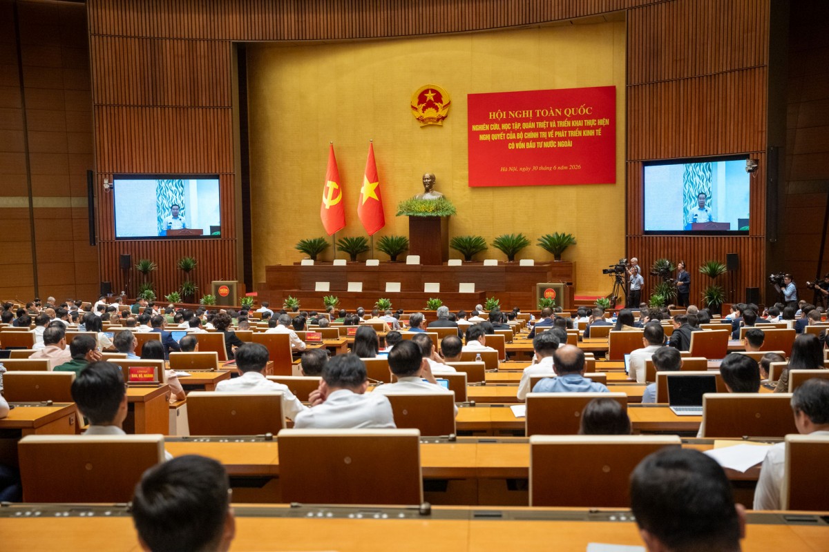 Chủ tịch UBND TP. Hồ Chí Minh Nguyễn Văn Được trình bày tham luận tại hội nghị.