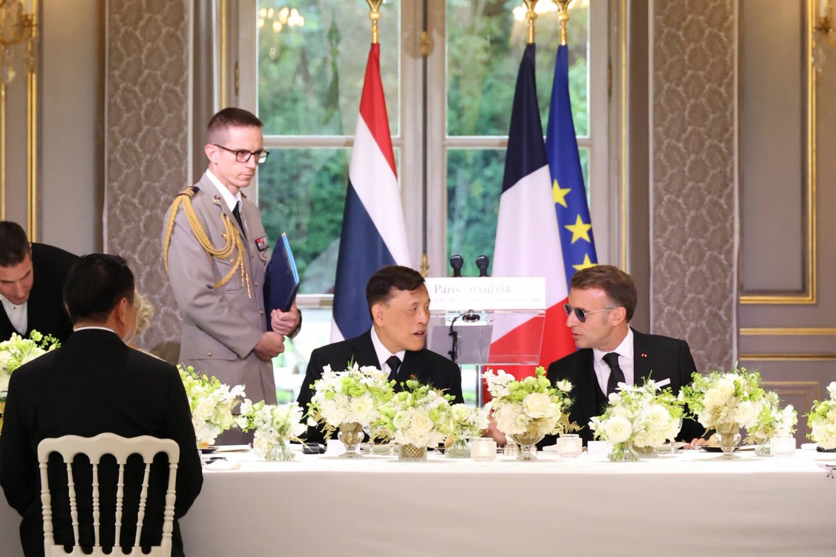 Ông Maha Vajiralongkorn và ông Emmanuel Macron tại quốc yến tối 29/6. Ảnh: Hoàng gia Thái Lan
