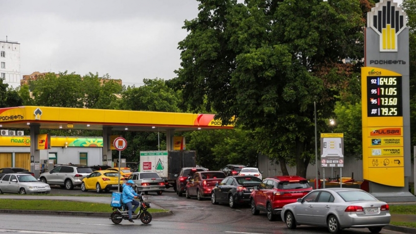 Điện Kremlin xác nhận Nga đang đàm phán nhập khẩu nhiên liệu