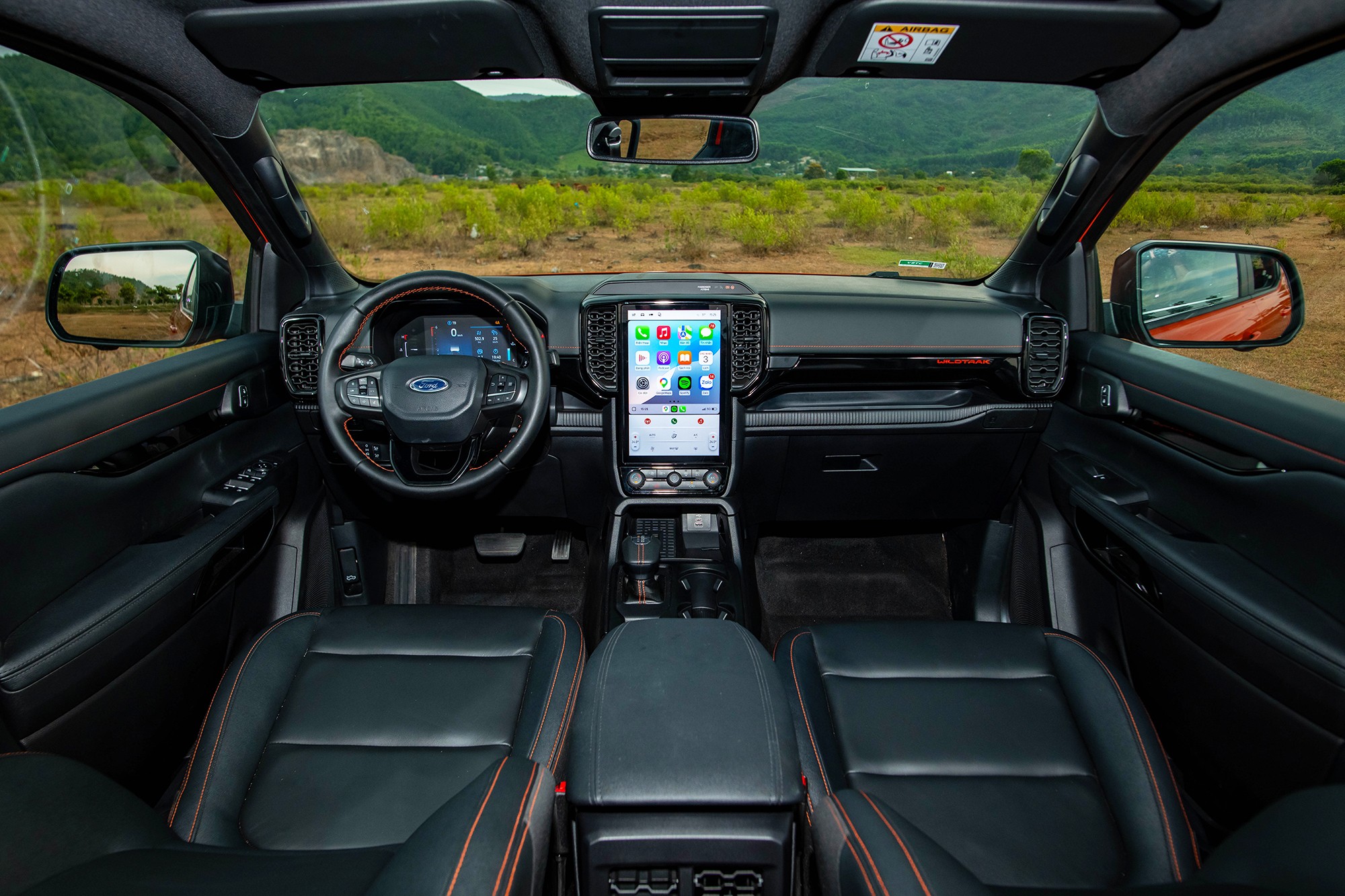 Ford Ranger mới bao gồm các phiên bản XLS 2.0L 4x2 và 4x4, Wildtrak 2.0L 4x4, Wildtrak 3.0L V6 và Ranger Raptor 3.0L Ecoboost. Nguồn: Ford Việt Nam.