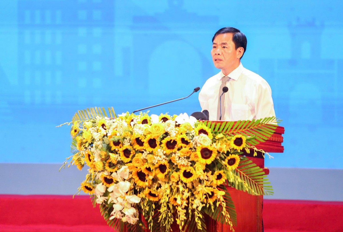 Bí thư Tỉnh ủy Quảng Trị Nguyễn Văn Phương phát biểu.