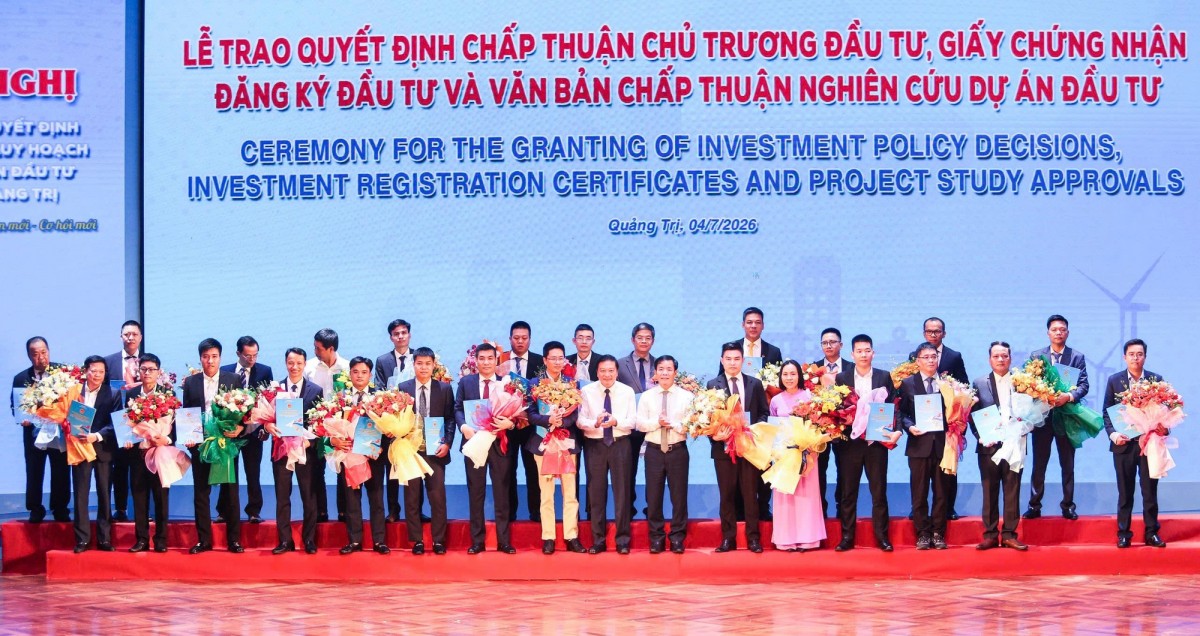 Tỉnh Quảng Trị đã trao giấy chứng nhận đăng ký đầu tư, quyết định chấp thuận chủ trương đầu tư cho hàng loạt dự án.