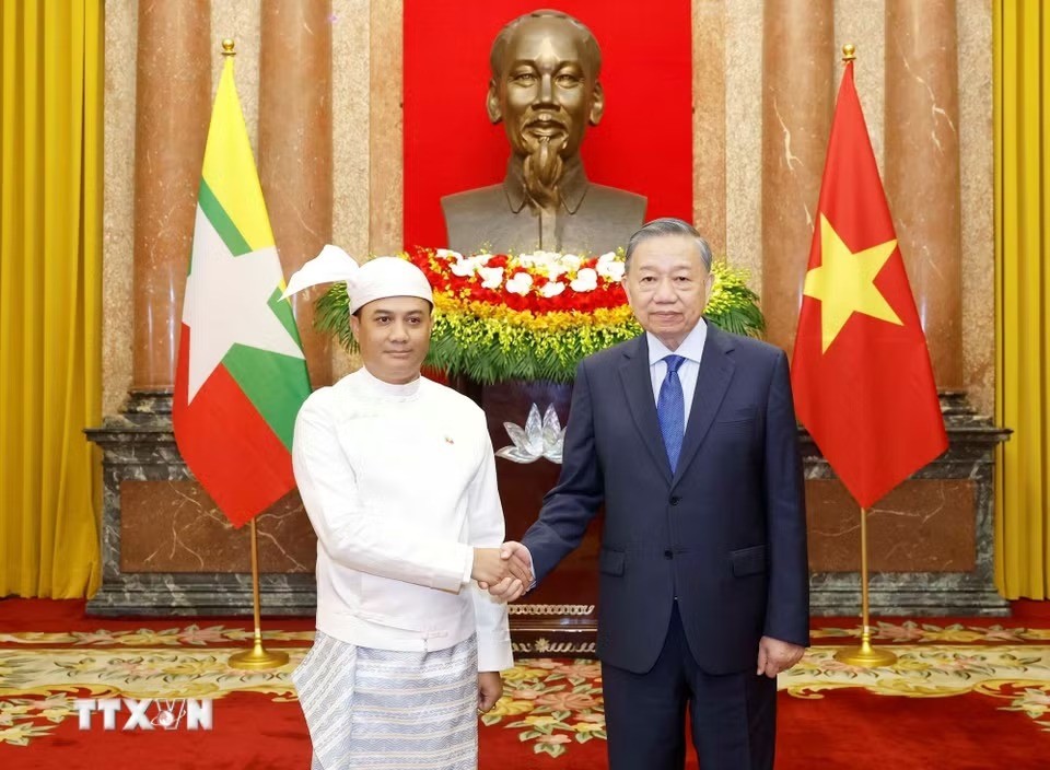 Tổng Bí thư, Chủ tịch nước Tô Lâm, Đại sứ Cộng hòa Liên bang Myanmar Wai Linn. Ảnh: TTXVN.