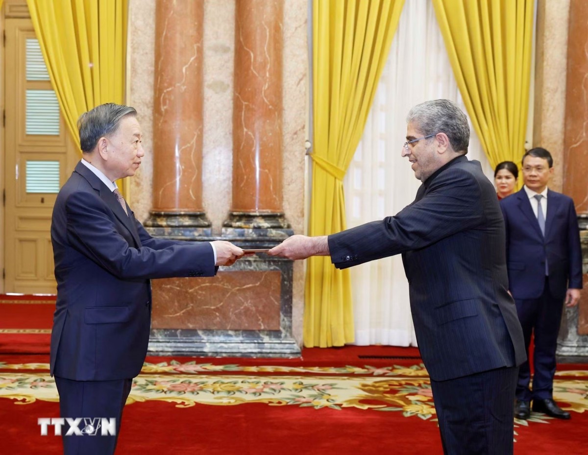 Tổng Bí thư, Chủ tịch nước Tô Lâm nhận Quốc thư từ Đại sứ Cộng hòa Hồi giáo Iran Akbar Ghasemi Ali Abadi. 