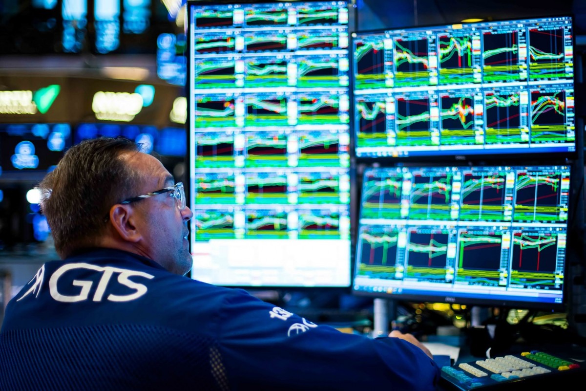 Chứng khoán Mỹ đồng loạt tăng, Dow Jones lần đầu vượt mốc 53.000 điểm