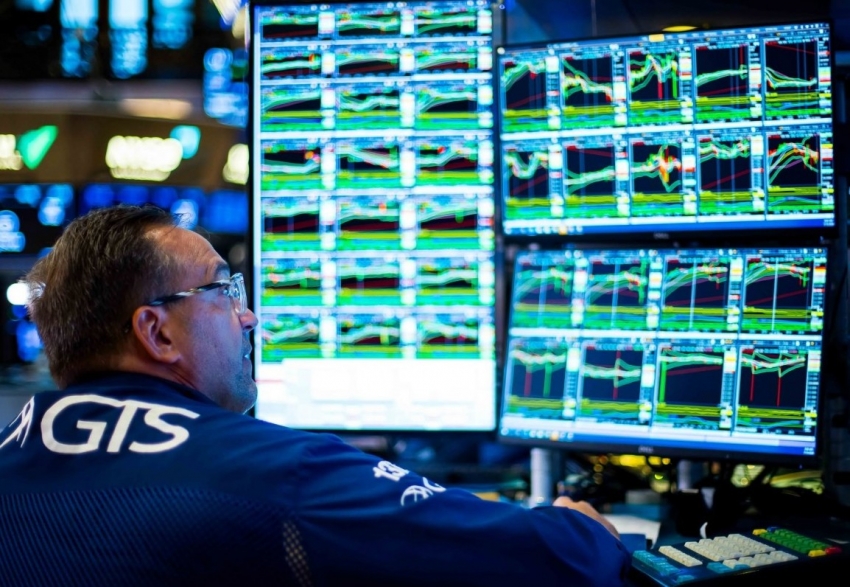 Chứng khoán Mỹ đồng loạt tăng, Dow Jones lần đầu vượt mốc 53.000 điểm