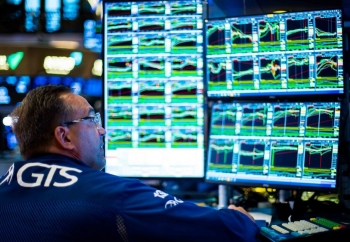 Chứng khoán Mỹ đồng loạt tăng, Dow Jones lần đầu vượt mốc 53.000 điểm