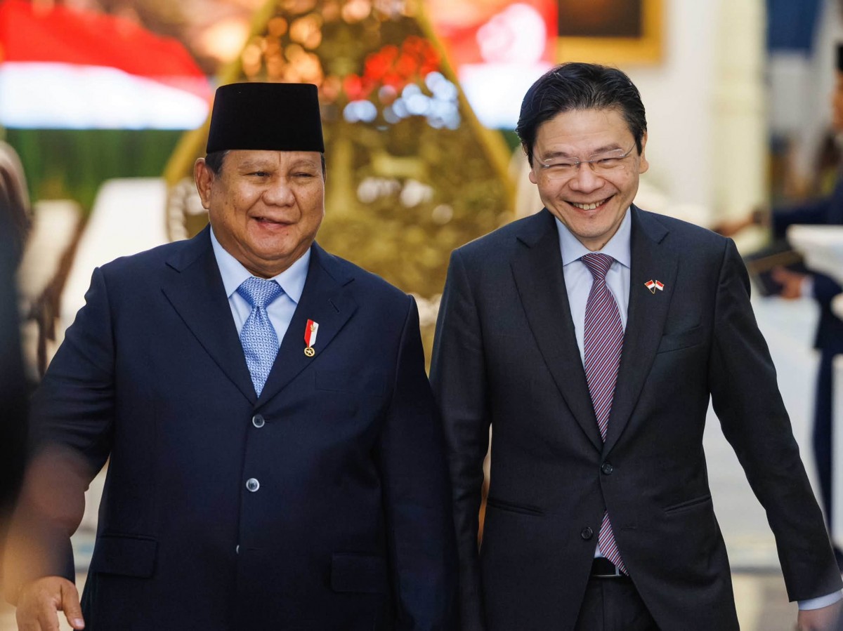 Ông Prabowo Subianto (trái) và ông Lawrence Wong tại Jakarta ngày 6/7. Ảnh: Facebook/@Lawrence Wong (tài khoản Facebook của Thủ tướng Singapore)