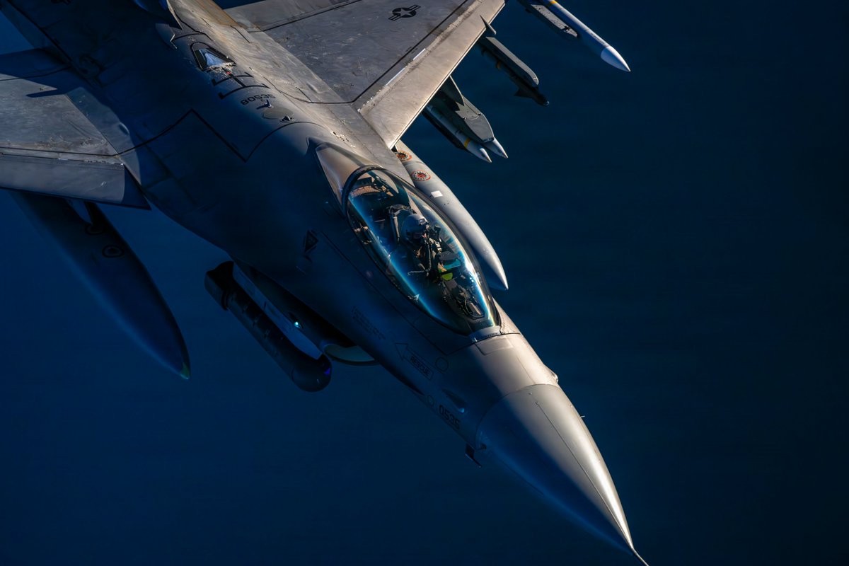 Tiêm kích F-16 của Không quân Mỹ tuần tra tại Trung Đông. Ảnh: X/@CENTCOM (tài khoản X của Bộ Tư lệnh Trung tâm Mỹ)