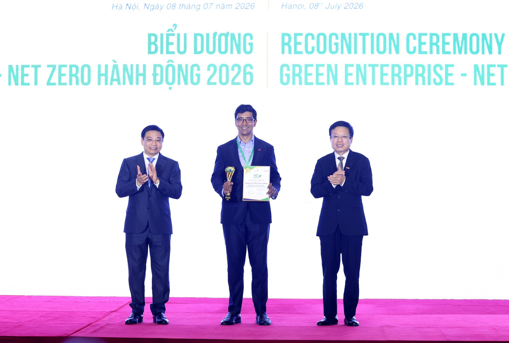 Phó Thủ tướng Nguyễn Văn Thắng biểu dương các doanh nghiệp tiêu biểu trong thực hiện kinh tế xanh - Ảnh VGP/Đức Tuân Phó Thủ tướng Nguyễn Văn Thắng biểu dương các doanh nghiệp tiêu biểu trong thực hiện kinh tế xanh - Ảnh VGP/Đức Tuân